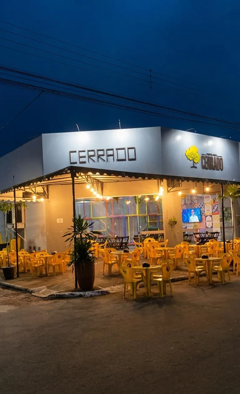 Fachada da Cervejaria Cerrado à noite